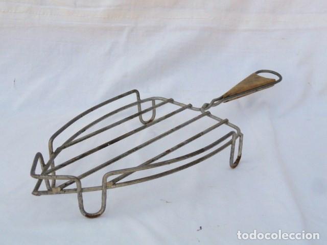 Antig&uuml;edades: GRAN SOPORTE DE ALUMINIO Y MADERA PARA PLANCHA. - Foto 2