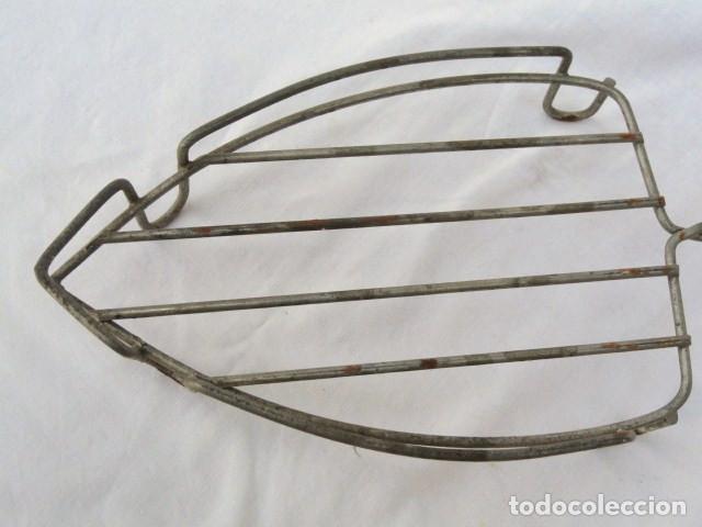 Antig&uuml;edades: GRAN SOPORTE DE ALUMINIO Y MADERA PARA PLANCHA. - Foto 3