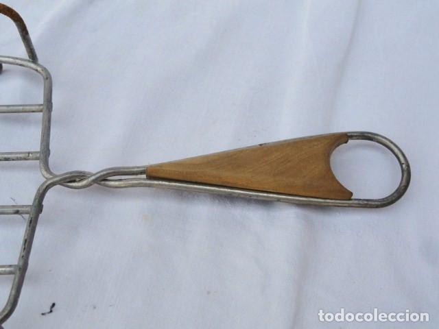 Antig&uuml;edades: GRAN SOPORTE DE ALUMINIO Y MADERA PARA PLANCHA. - Foto 7