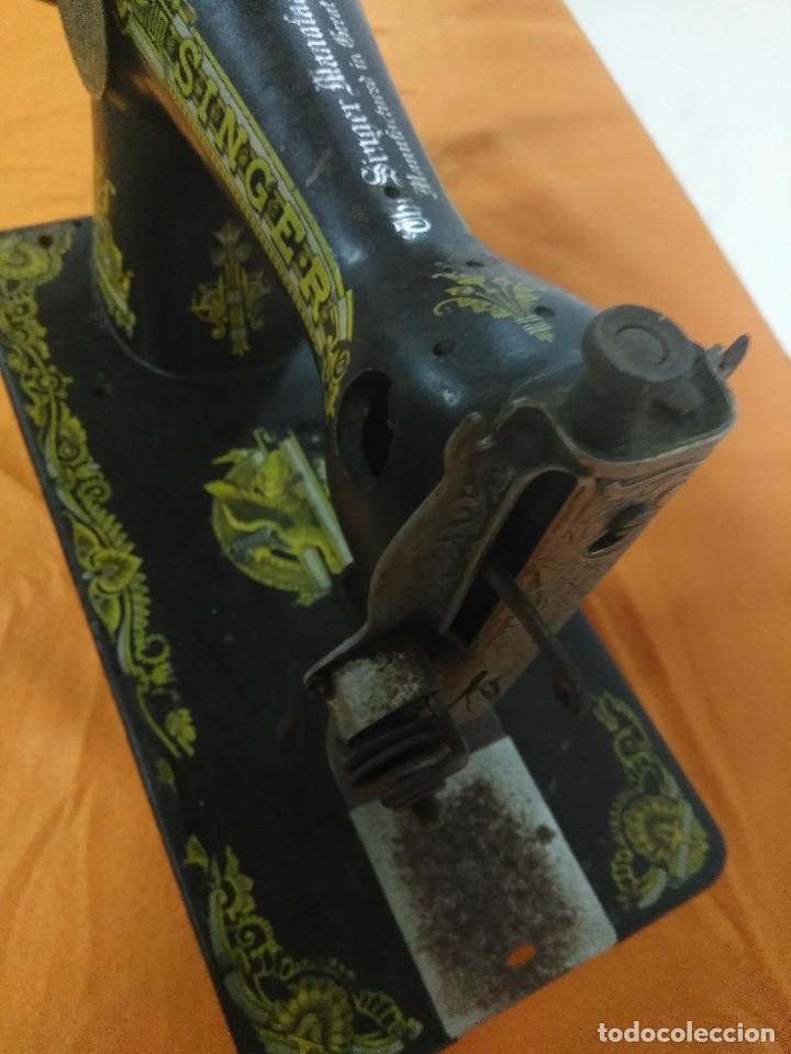 Antig&uuml;edades: M&Aacute;QUINA DE COSER SINGER - Foto 3