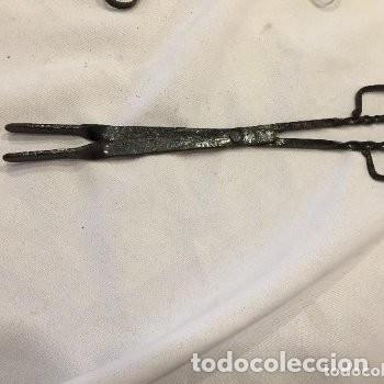 Antig&uuml;edades: Tenaza de chimenea - Foto 1