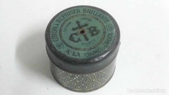Antig&uuml;edades: ANTIGUO BOTE DE METAL PARA OVILLO - Foto 2