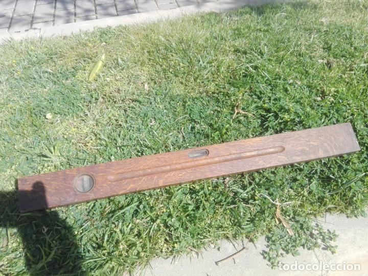 Antig&uuml;edades: Nivel carpintero en madera - Foto 2