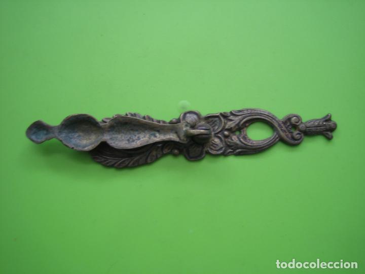 Antig&uuml;edades: Antiguo tirador de mueble en bronce - Foto 2