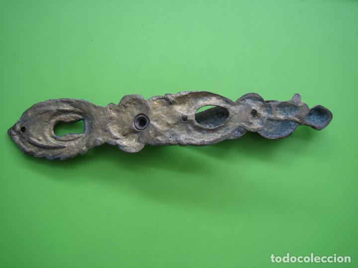 Antig&uuml;edades: Antiguo tirador de mueble en bronce - Foto 5