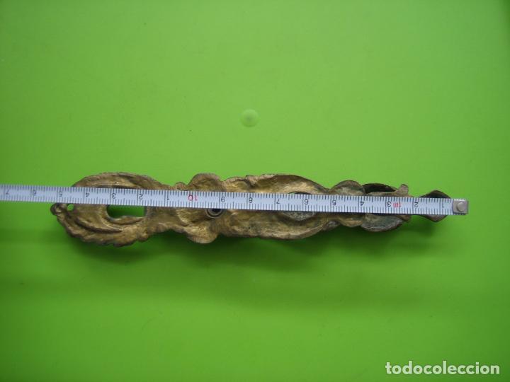 Antig&uuml;edades: Antiguo tirador de mueble en bronce - Foto 7