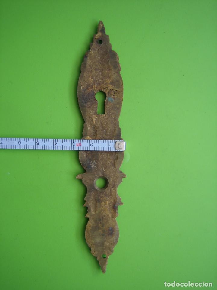Antig&uuml;edades: Antiguo tirador de mueble en bronce - Foto 4