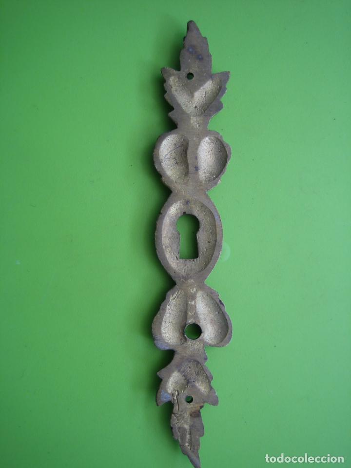 Antig&uuml;edades: Antiguo tirador de mueble en bronce - Foto 3