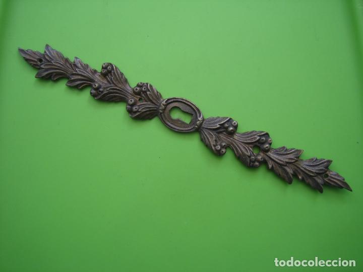 Antig&uuml;edades: Antiguo aplique de mueble antiguo en bronce - Foto 1