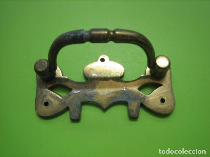 Antig&uuml;edades: Antiguo tirador de cajon en bronce - Foto 4