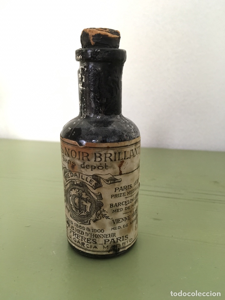 Antig&uuml;edades: Frasquito barniz antiguo - Foto 1