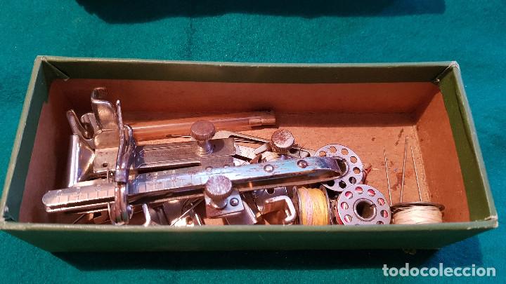Antig&uuml;edades: CAJA DE CARTON SINGER CON ACCESORIOS - Foto 2