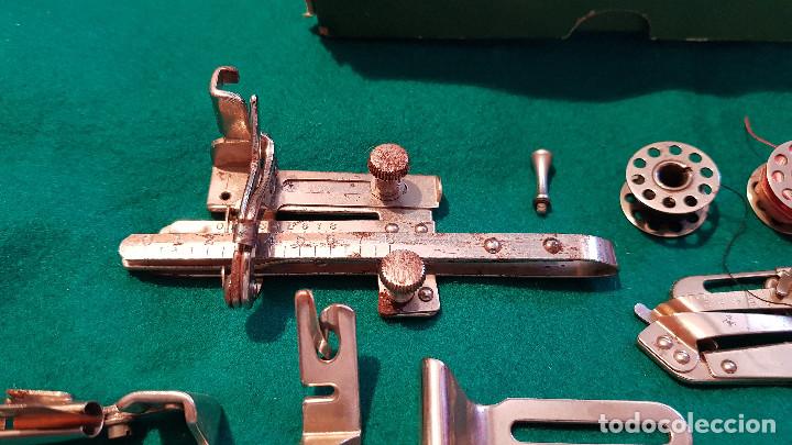Antig&uuml;edades: CAJA DE CARTON SINGER CON ACCESORIOS - Foto 4