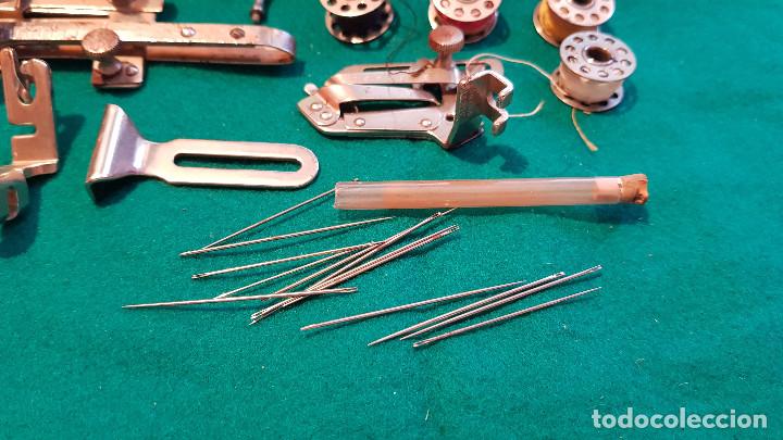 Antig&uuml;edades: CAJA DE CARTON SINGER CON ACCESORIOS - Foto 6
