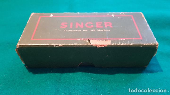 Antig&uuml;edades: CAJA DE CARTON SINGER CON ACCESORIOS - Foto 10