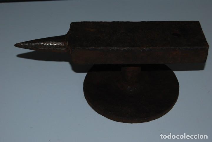Antig&uuml;edades: ANTIGUO YUNQUE DE HIERRO - FORJA - 27 CM - Foto 1