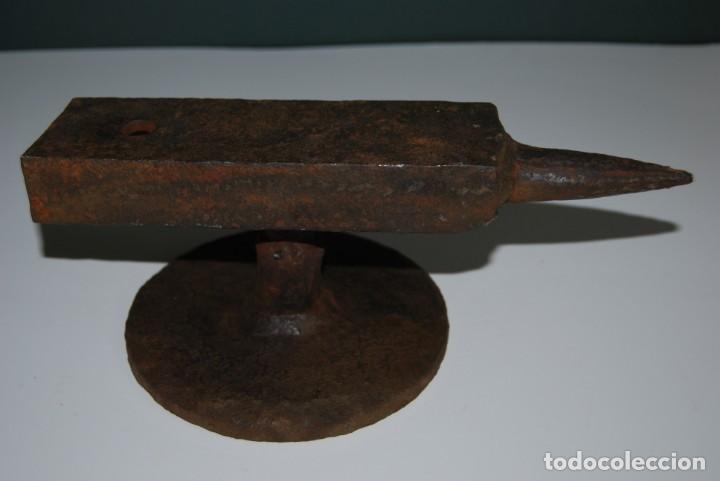 Antig&uuml;edades: ANTIGUO YUNQUE DE HIERRO - FORJA - 27 CM - Foto 4