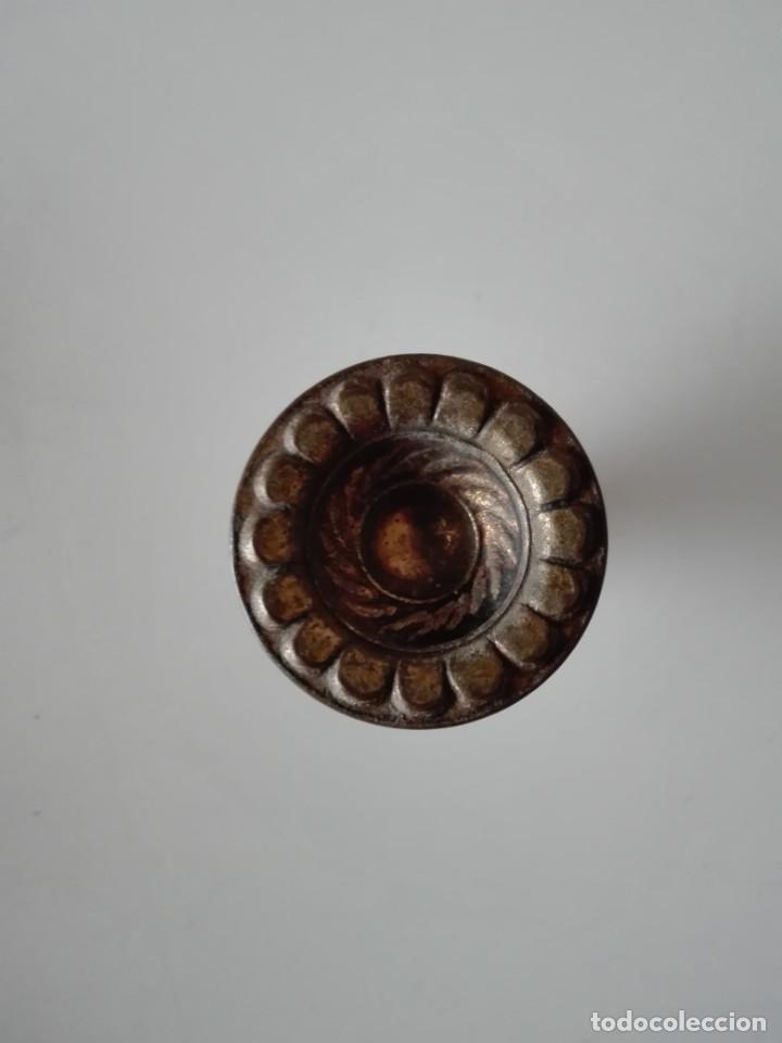 Antig&uuml;edades: Pomo metal dorado - Foto 1