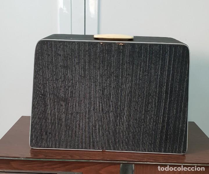 Antig&uuml;edades: MAQUINA DE COSER DE MALETA SINGER - Foto 5