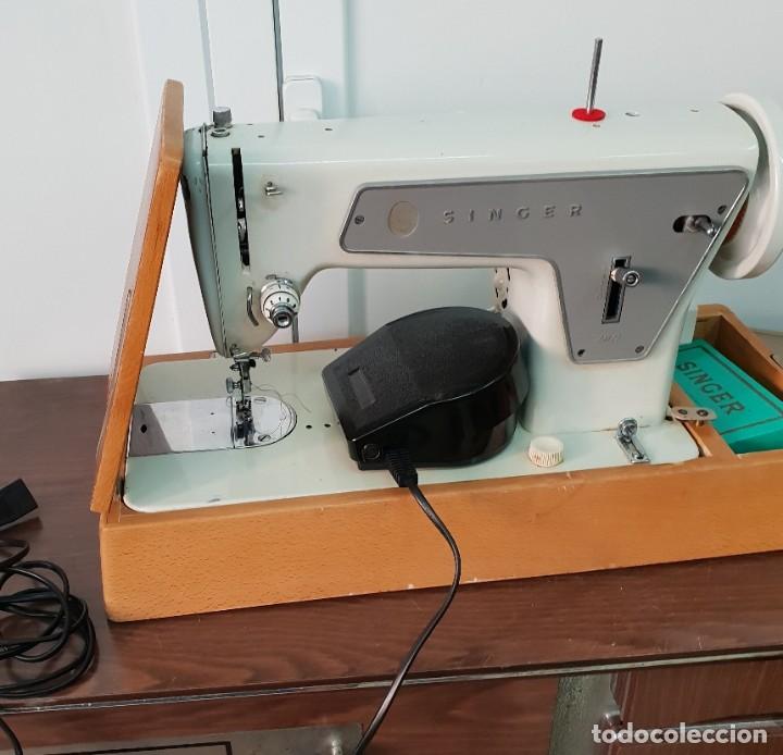 Antig&uuml;edades: MAQUINA DE COSER DE MALETA SINGER - Foto 7
