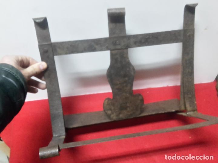 Antig&uuml;edades: Atril de mesa 1910 en hierro - Foto 5