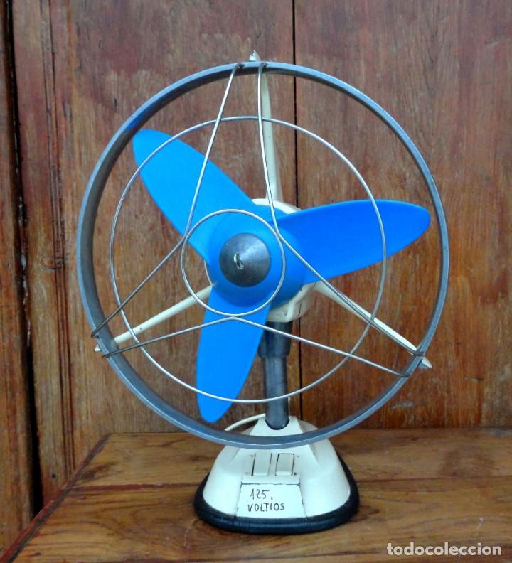 Antig&uuml;edades: Ventilador  de metal, funciona a 125v - Foto 1