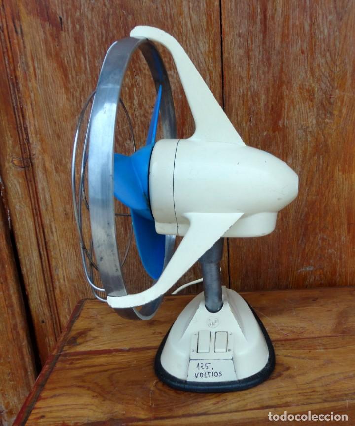 Antig&uuml;edades: Ventilador  de metal, funciona a 125v - Foto 2