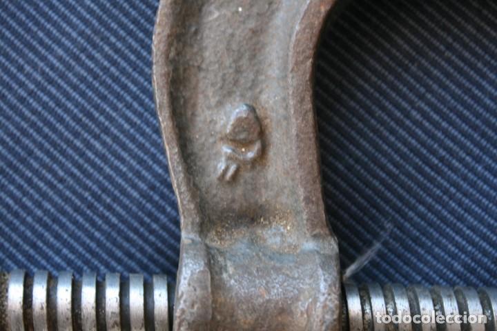 antiguo gato de carpintero de hierro fundido - Compra venta en todocoleccion