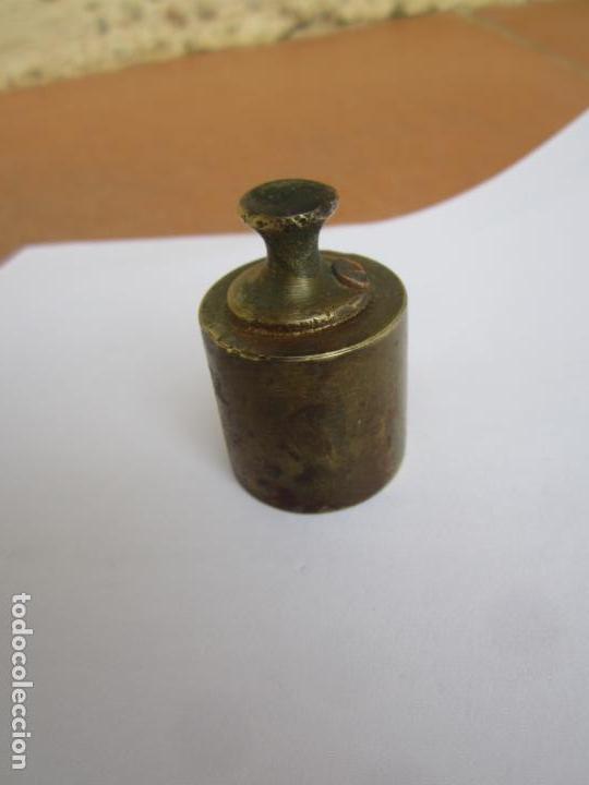 Antig&uuml;edades: pesa de bronce de 100 gramos - Foto 1