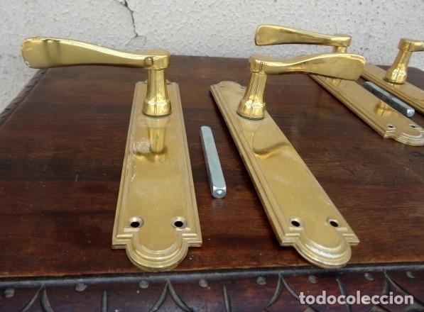 Antig&uuml;edades: dos parejas  de manilla para puerta, de bronce - Foto 3