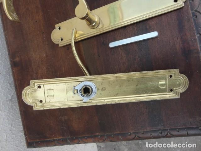 Antig&uuml;edades: dos parejas  de manilla para puerta, de bronce - Foto 6