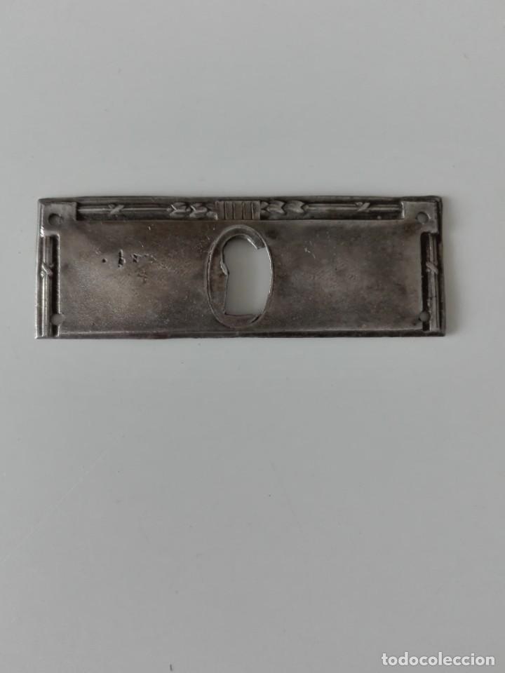 Antig&uuml;edades: Bocallave lat&oacute;n plateado - Foto 1