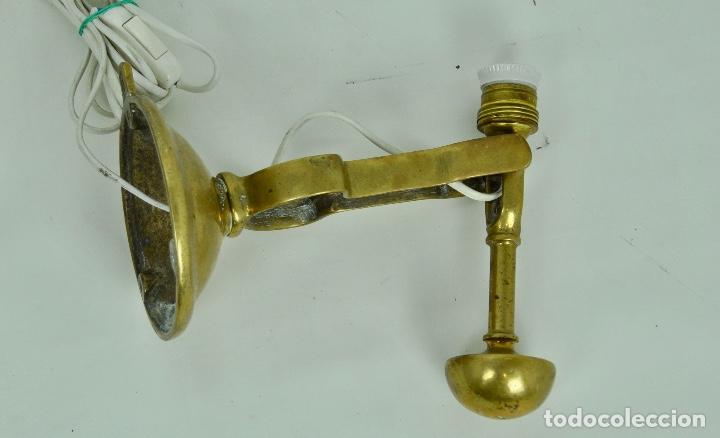 Antig&uuml;edades: Aplique basculante de barco en bronce - Foto 5