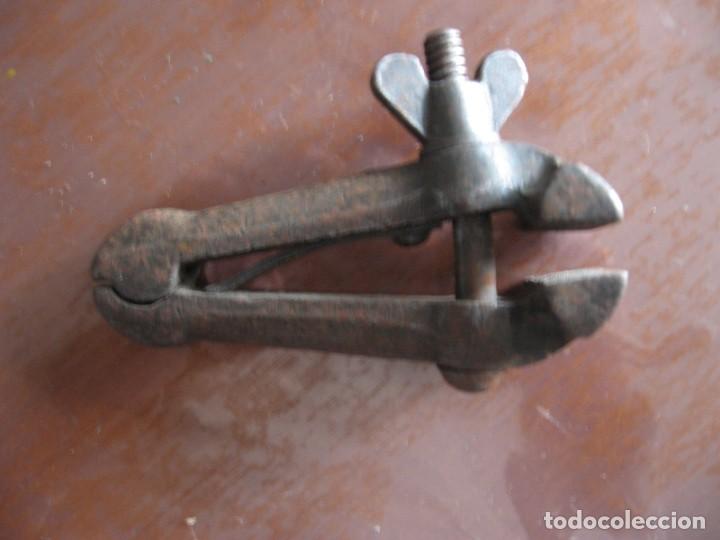 Antig&uuml;edades: Antigua mordaza tornillo de mano - Foto 4
