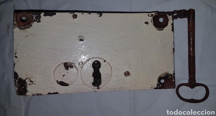 Antig&uuml;edades: Antigua gran cerradura con llave - Foto 2