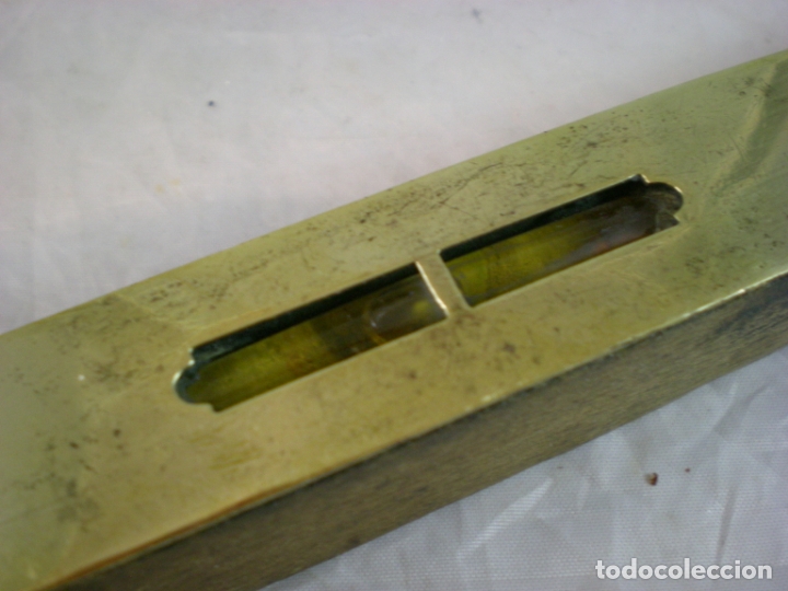 Antig&uuml;edades: Nivel Made British - Madera y Lat&oacute;n - 20,5cm - Funciona - Foto 4