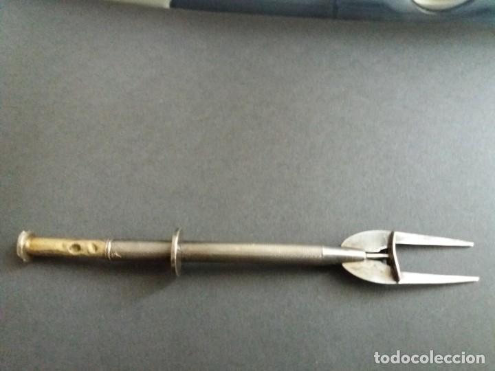 Antig&uuml;edades: Trinchador de carne con expulsor - Foto 1