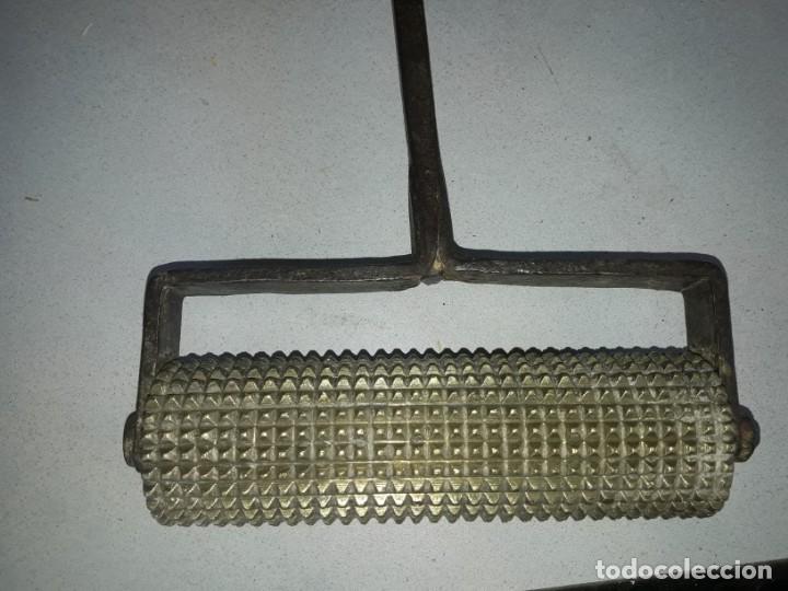 Antig&uuml;edades: Rodillo forja bronce para estampar hormigon - Foto 3