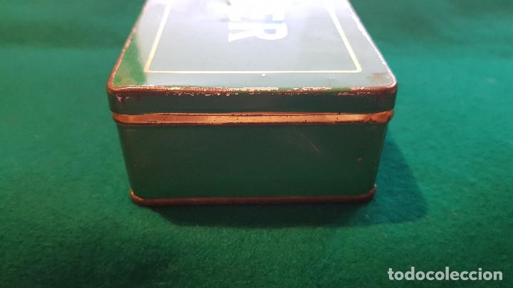 Antig&uuml;edades: CAJA METALICA SINGER CON COMPLEMENTOS - Foto 5