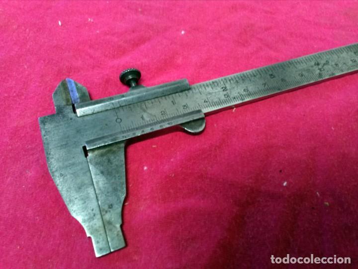 Antig&uuml;edades: Calibre pi&eacute; de Rey con funda de cuero - Foto 3