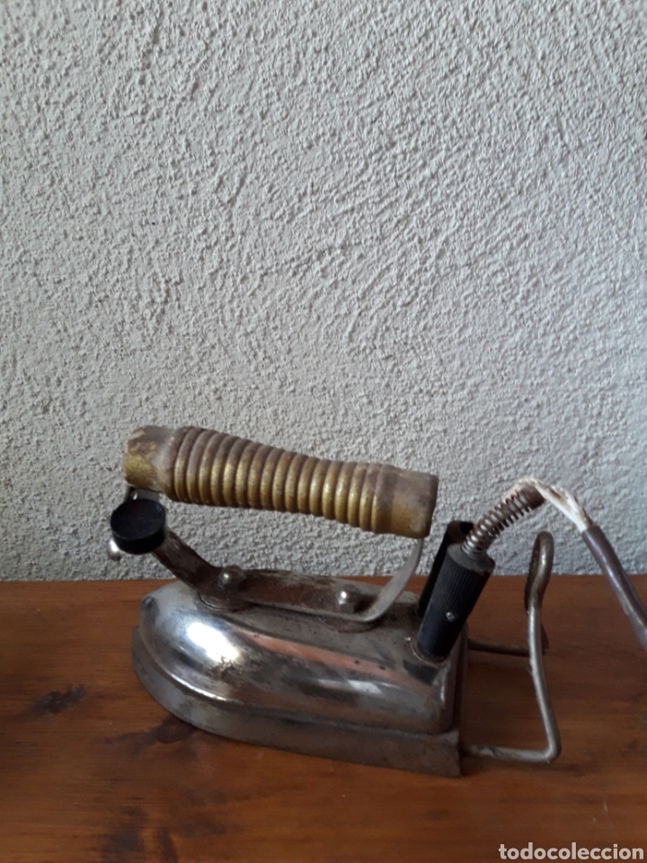 Antig&uuml;edades: Antigua plancha electrica - Foto 1