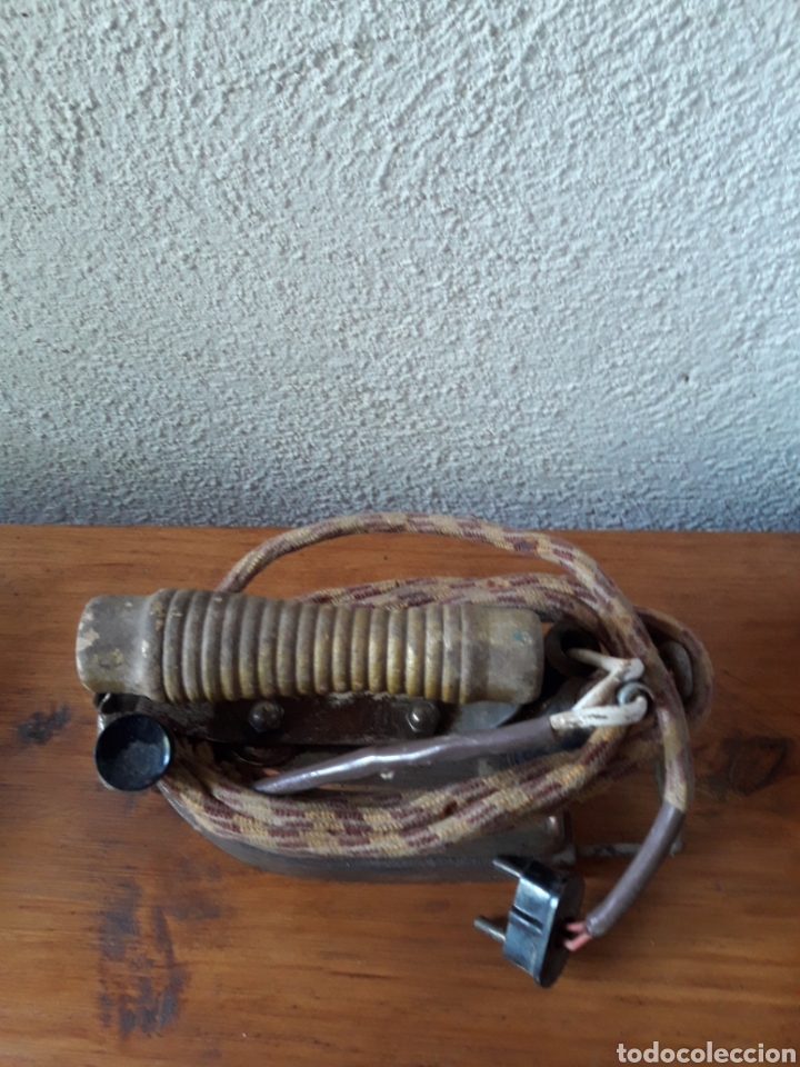 Antig&uuml;edades: Antigua plancha electrica - Foto 2