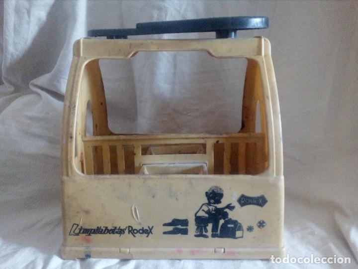 Antig&uuml;edades: Antiguo Limpiabotas Rodex.En plastico amarillo. - Foto 1