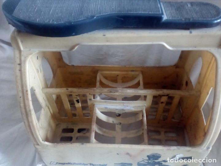 Antig&uuml;edades: Antiguo Limpiabotas Rodex.En plastico amarillo. - Foto 6