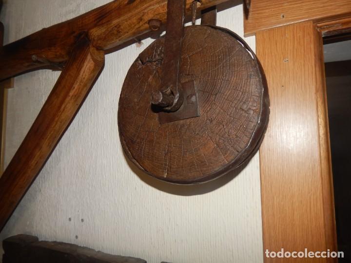 Antig&uuml;edades: Antigua escuadra polea de olmo y forja de canteros constructores - Foto 2