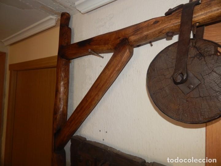 Antig&uuml;edades: Antigua escuadra polea de olmo y forja de canteros constructores - Foto 6