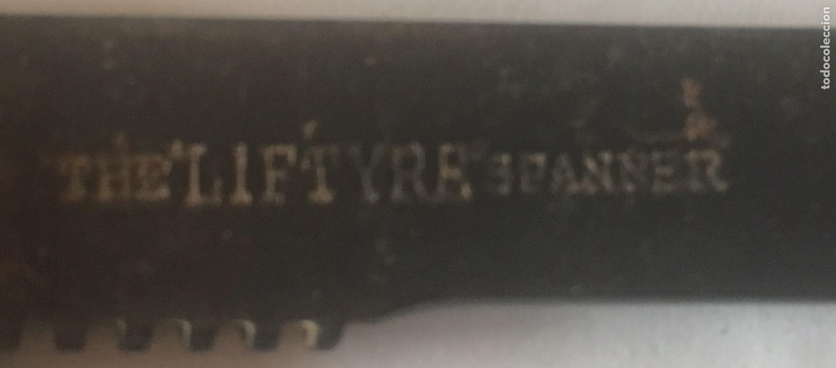 Antig&uuml;edades: PEQUE&Ntilde;A LLAVE INGLESA MARCA THE LIFTYRE SPANNER - Foto 2