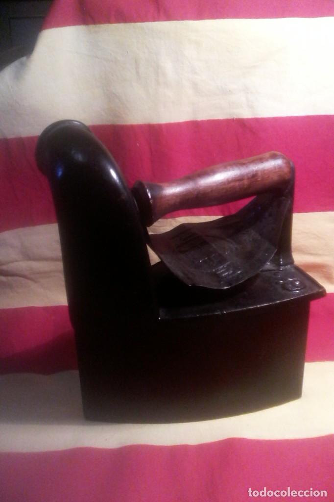 Antig&uuml;edades: PLANCHA DE CARBON . - Foto 1