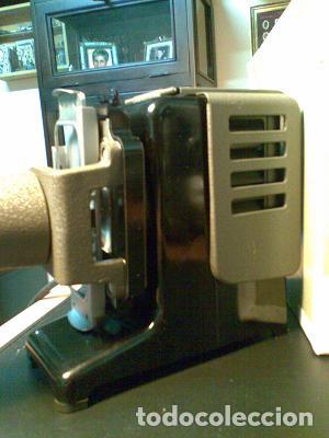 Antig&uuml;edades: PROYECTOR DE DIAPOSITIVAS LEITZ - Foto 4