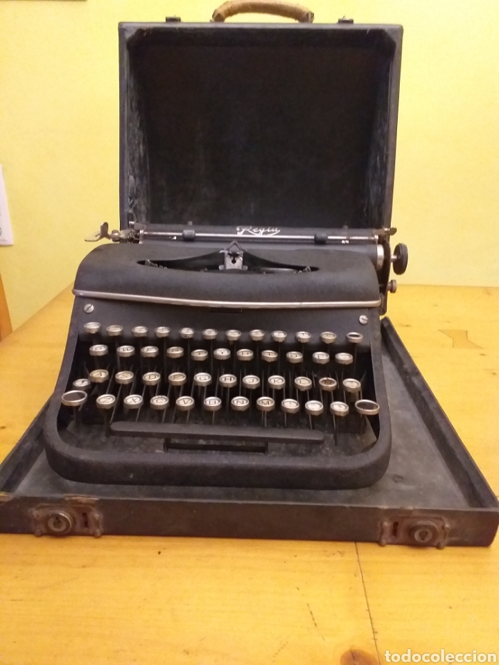 Antig&uuml;edades: M&aacute;quina de escribir REGIA - Foto 1